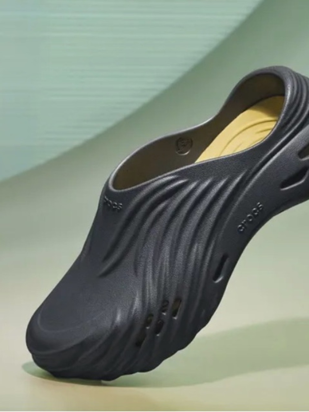 CROCS NEW Echo Wave Black Sand
210521-OLD Comfort Slides
Sandals M10/W12